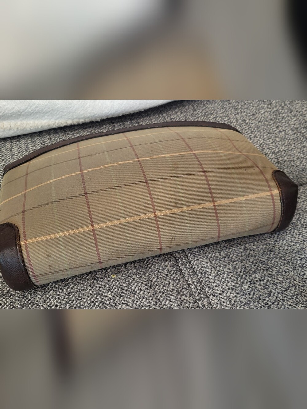 Vintage Burberry Tan Plaid Canvas Toiletry Pouch with Brown Leather Trim - Picture 6 of 7